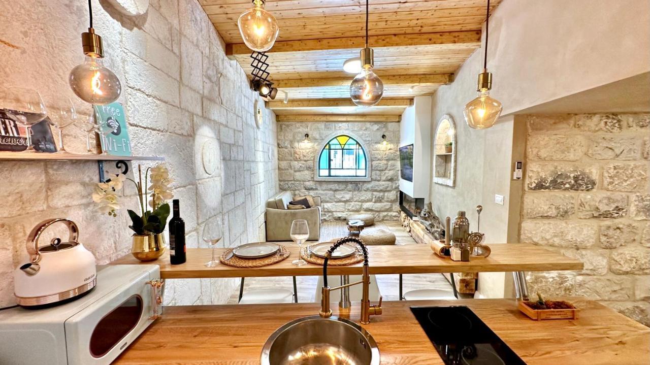 Boutique Apartment In Heart Of Хайфа Екстериор снимка