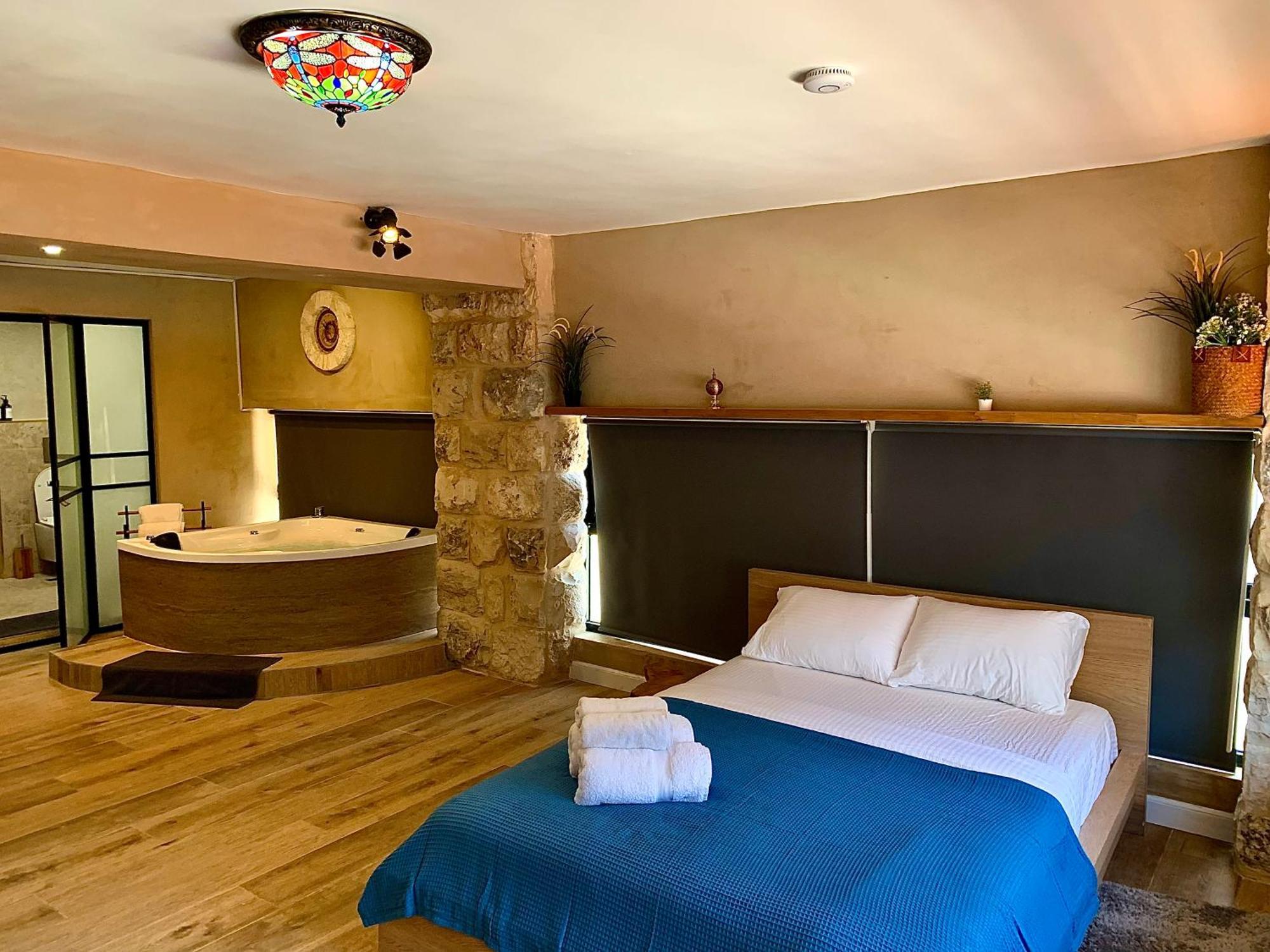 Boutique Apartment In Heart Of Хайфа Екстериор снимка
