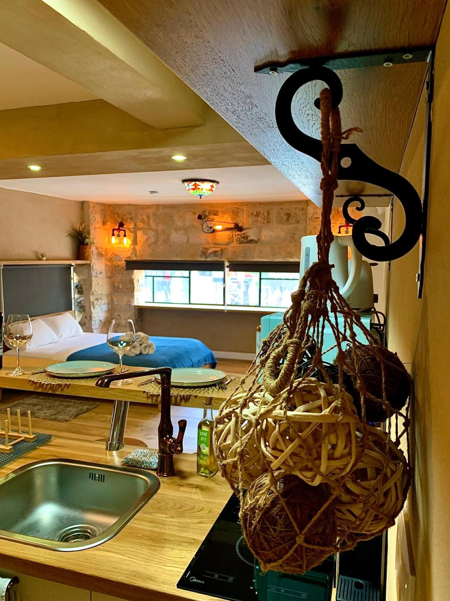 Boutique Apartment In Heart Of Хайфа Екстериор снимка